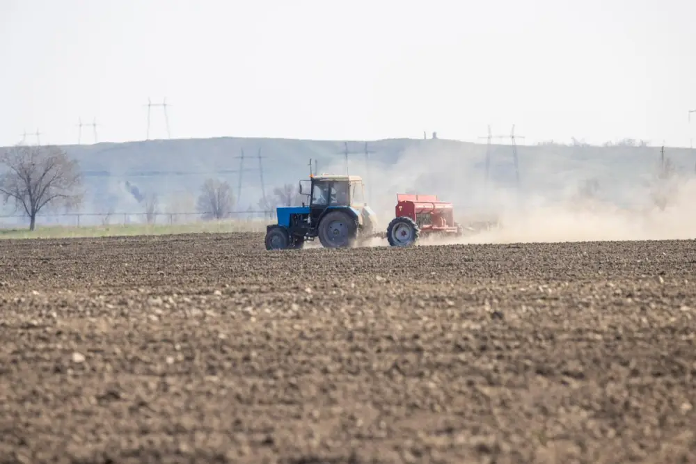 В Жамбылском районе началась весенняя посевная кампания (2)