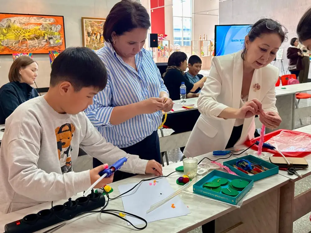 «Сердце ребенка — мир искусства»: в Астане прошел мастер-класс для особенных детей (2)