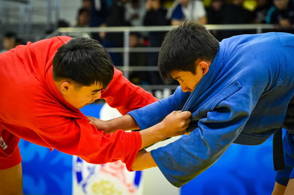 Сильнейших юных самбистов страны определяют в Актобе: турнир открывает дорогу на международную арену (7)