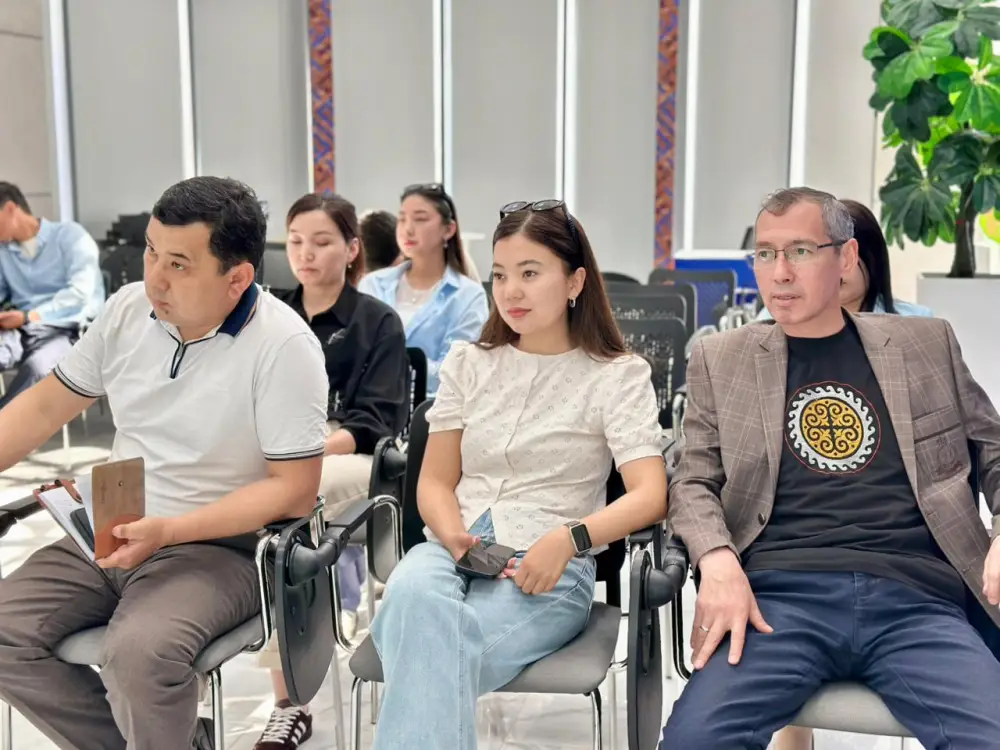 В ТУРКЕСТАНСКОЙ ОБЛАСТИ ДЕЙСТВУЮТ 5 ПРЕДПРИЯТИЙ ПО ПЕРЕРАБОТКЕ МУСОРА (2)