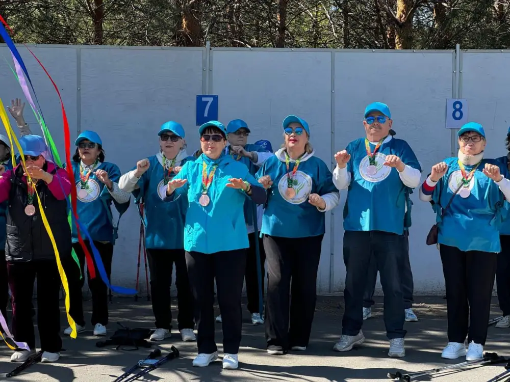 «Таза Қазақстан»: в Астане прошли соревнования по скандинавской ходьбе среди пенсионеров (3)
