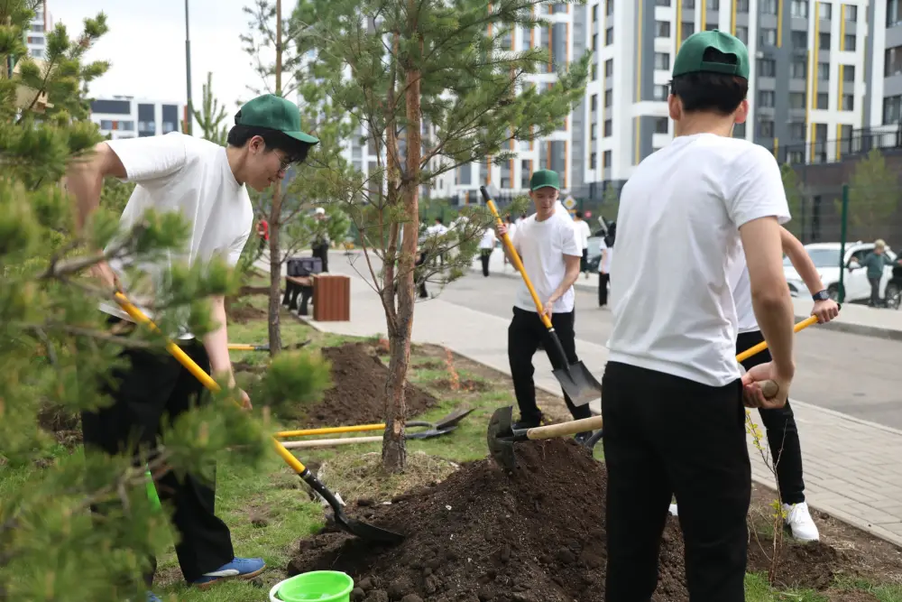 Более 100 тысяч выпускников школ внесли вклад в озеленение страны (5)