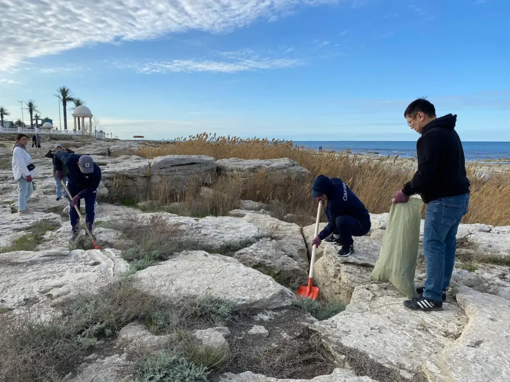 В Мангистауской области прошёл масштабный субботник с участием около 8000 человек (3)