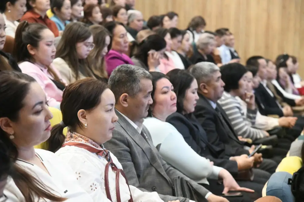 В Астане прошел форум по вопросам формирования конституционных ценностей в образовательных учреждениях (2)