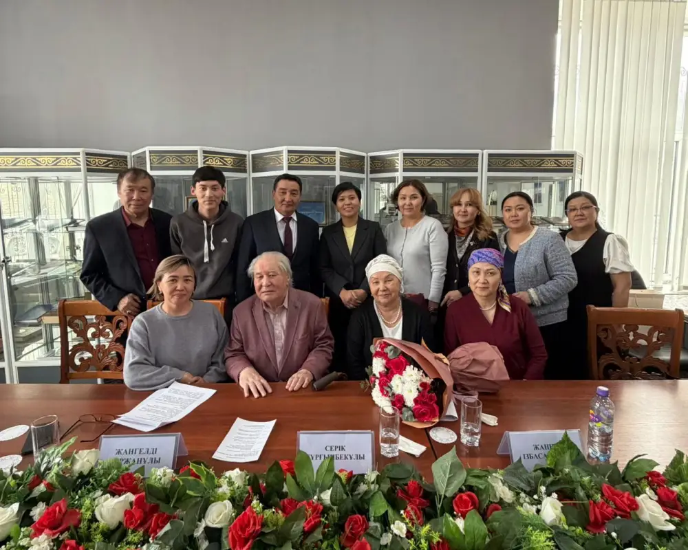 Литературный вечер в Астане собрал поэтов и студентов (3)