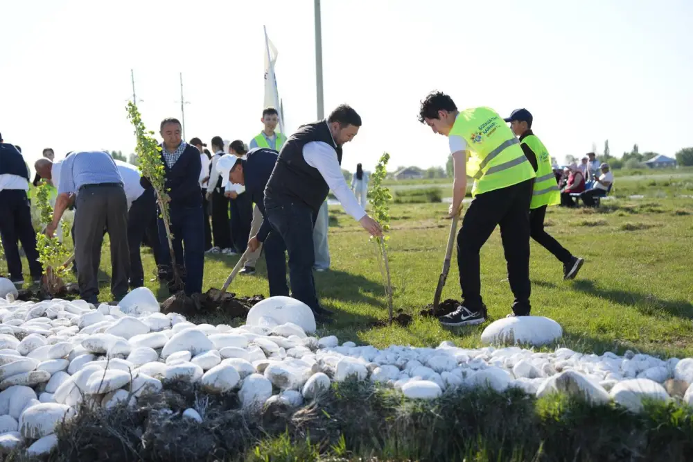 Жители села Жетибай Жамбылской области вышли на очистку близлежащих родников в рамках экологической акции «Мөлдір бұлақ» (2)