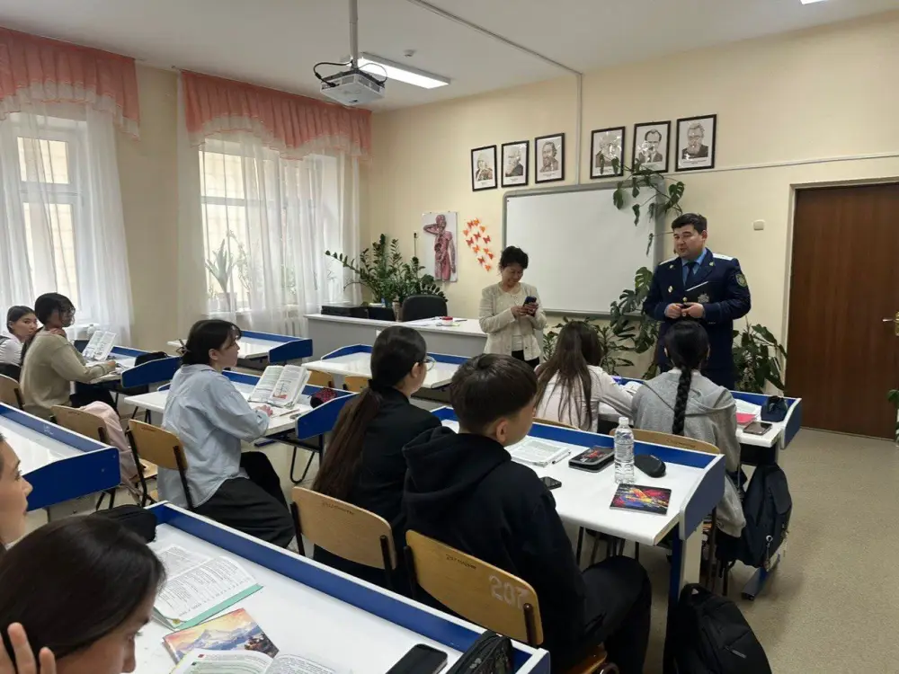 «Закон и порядок»: лекцию по предупреждению правонарушений среди подростков провели в столичной школе (3)