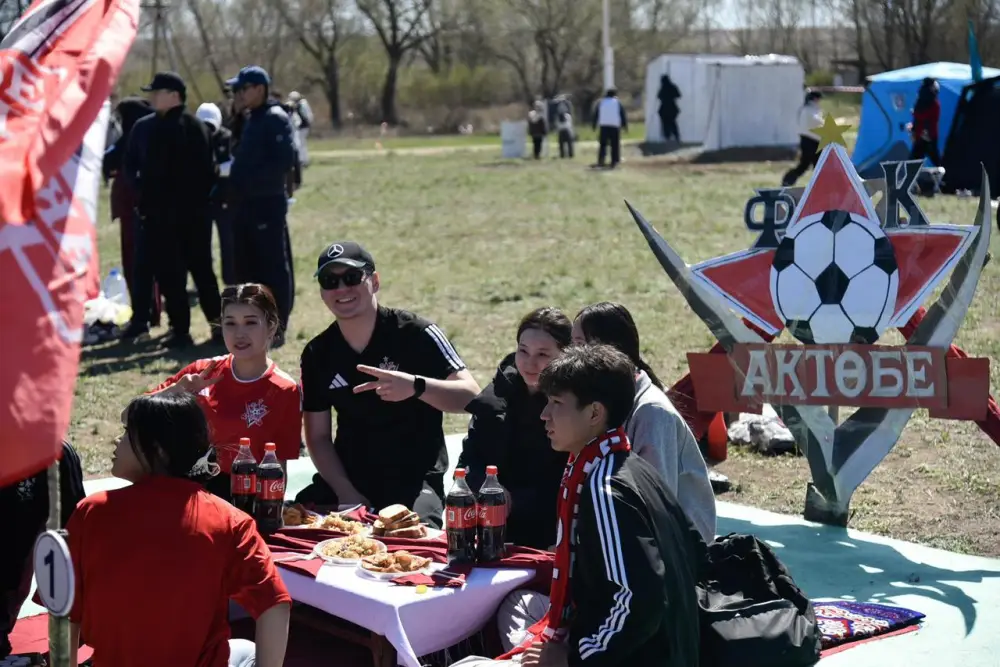 В живописной местности Волчьего водопада в Каргалинском районе Актюбинской области на высоком уровне прошёл туристический фестиваль «Sarqyrama Fest» (2)