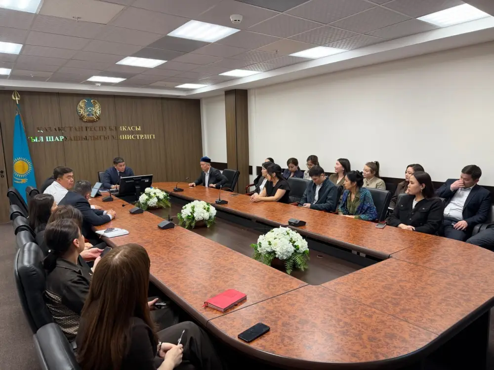 Обсуждены вопросы соблюдения этических норм и религиозных убеждений государственных служащих (4)