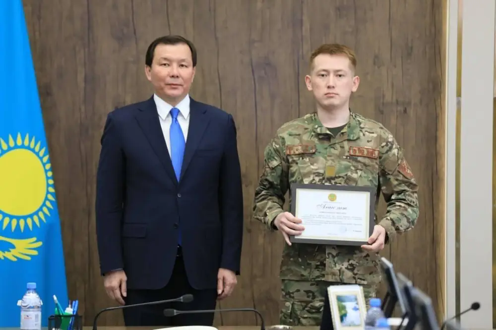 Актюбинские спасатели награждены за героизм при ликвидации пожара (9)