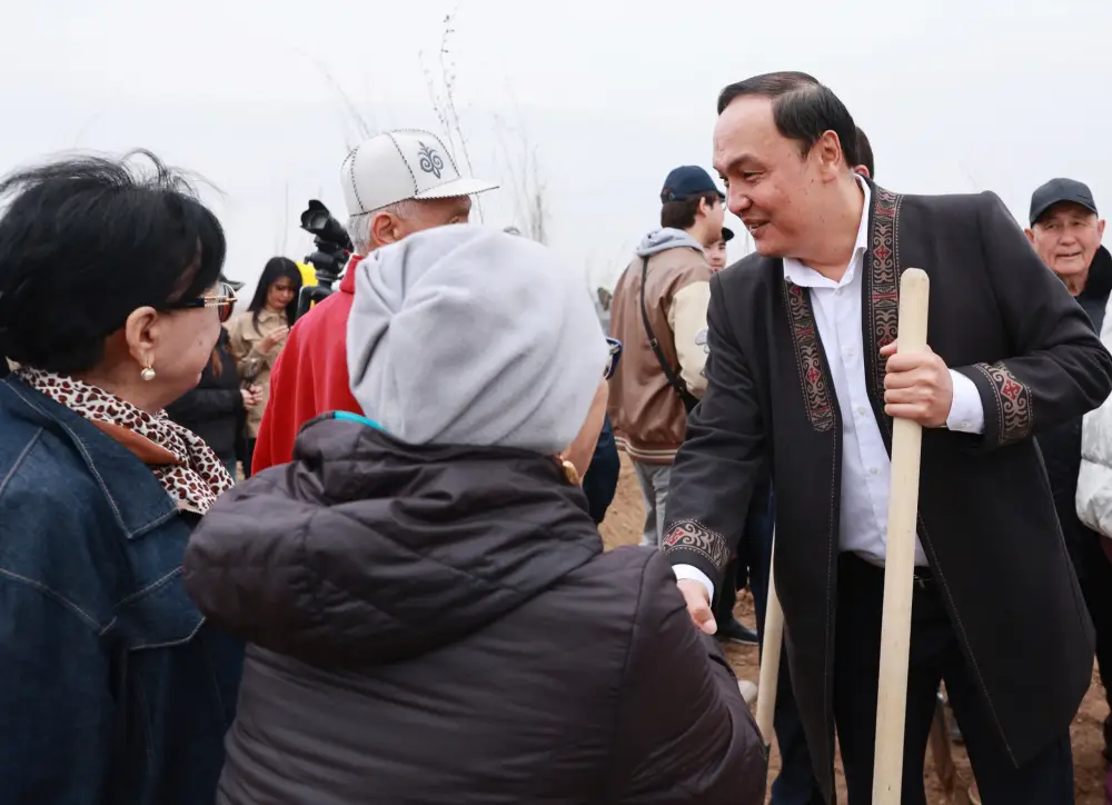 Таза Қазақстан: в Таразе высажено 10 тысяч деревьев (5)