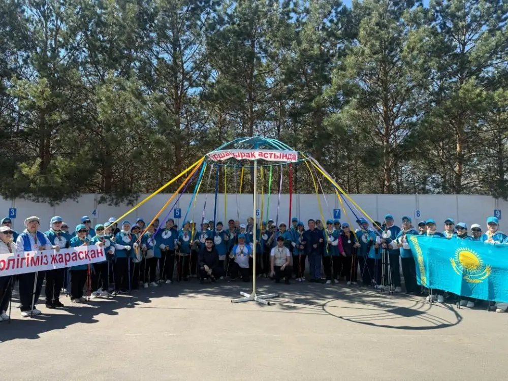 «Таза Қазақстан»: в Астане прошли соревнования по скандинавской ходьбе среди пенсионеров (4)