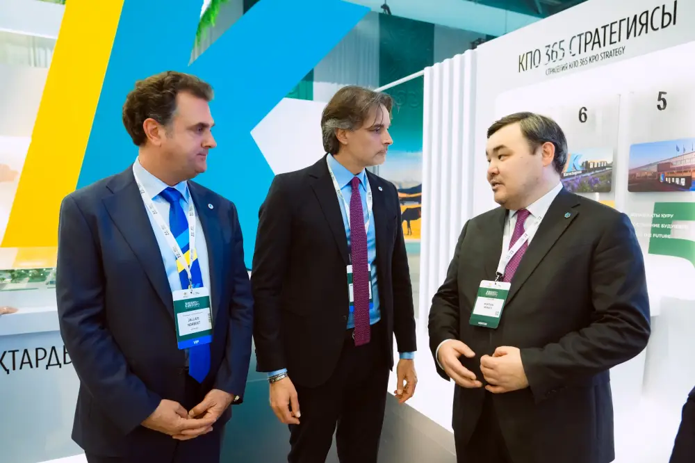 Казахстан усиливает экологическую повестку в дорожной отрасли: в Астане подписан меморандум о применении буровых отходов в строительстве дорог (4)