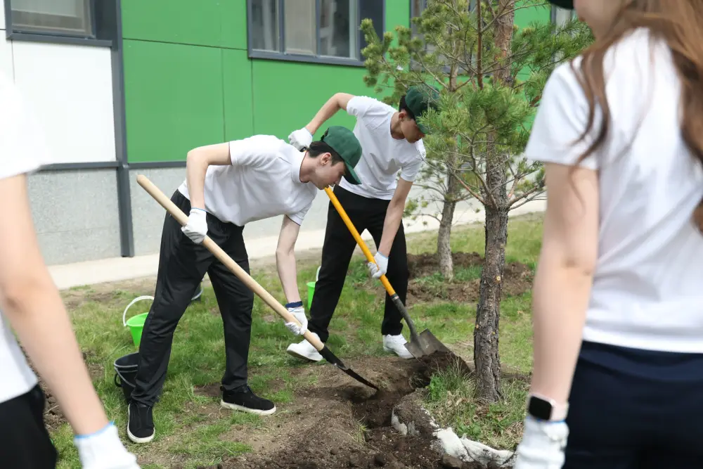 Более 100 тысяч выпускников школ внесли вклад в озеленение страны (3)