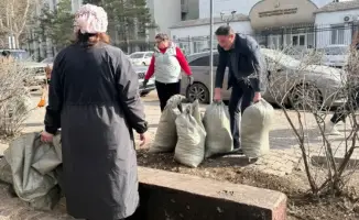 Государственный академический русский театр драмы имени М. Горького провёл субботник в рамках акции «Таза Қазақстан»
