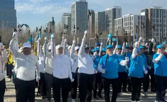 Пенсионеры Астаны проводят оздоровительный флешмоб для популяризации активного долголетия