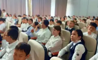 Астана: полицейские провели мероприятие по безопасности дорожного движения для школьников