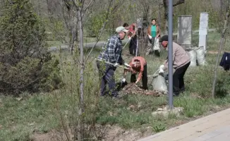 Тысячи алматинцев объединились для уборки в парке «Желтоксан»