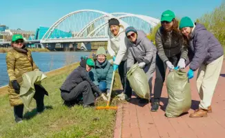 Сотрудники Halyk Bank провели субботник в Президентском парке Астаны в поддержку экологической инициативы «Таза Қазақстан»