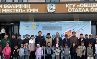 Акция по высадке деревьев в Туркестане родители и ученики поддерживают программу Таза Қазақстан