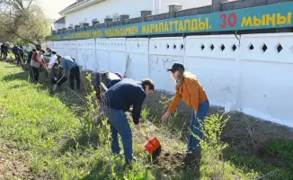 Кызылорда: акция по очистке святых мест