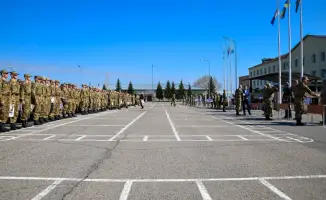 Прощание с Боевым знаменем: 140 военнослужащих завершают службу, 20 из них выбирают контрактную службу