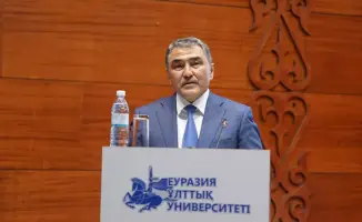 Обсуждение водосбережения на экологическом часе в ЕНУ: студенты исследуют важность экономии воды для будущего страны