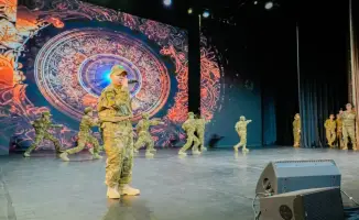 Военно-патриотическая акция в Астане: отправка новобранцев в Пограничную службу привлекла внимание школьников