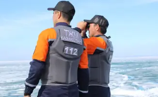 Спасатели МЧС продолжают патрулирование озера Балхаша для обеспечения безопасности