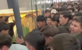 Тараз: Давка в магазине одежды во время распродажи привлекла внимание соцсетей