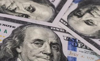 Курс доллара в Казахстане продолжает падение в обменниках, сообщает Tengrinews.kz