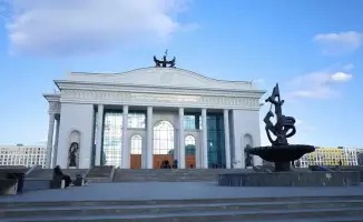 Звуки ABBA в сердце столицы: Восточно-Казахстанский театр оперетты представил мюзикл «Mamma Mia!»