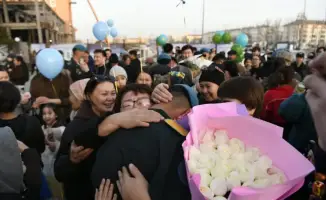 Торжественное возвращение солдат из армии в Астане: более 20 тысяч военнослужащих возвращаются домой