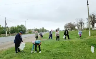 Субботник Талмен түлеген туған жер в Жетысае участие 2000 жителей высадка деревьев