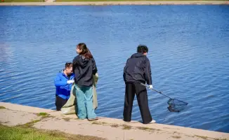 Около 200 волонтеров и жителей столицы участвуют в уборке набережной Есиля