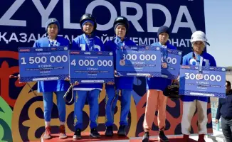 Жокеи со всей страны сражаются за звание лучших на чемпионате Казахстана по конным скачкам в Кызылорде