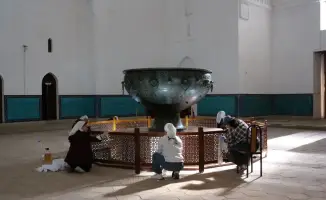 Сохранение культурного наследия: уборка возле мавзолея Ходжи Ахмеда Ясави как инициатива для будущих поколений