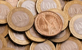 Тенге укрепляется: причины снижения доллара в Казахстане