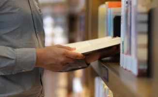 Казахстан: Наказание за книги, падение доллара и новые правила назначения пенсий