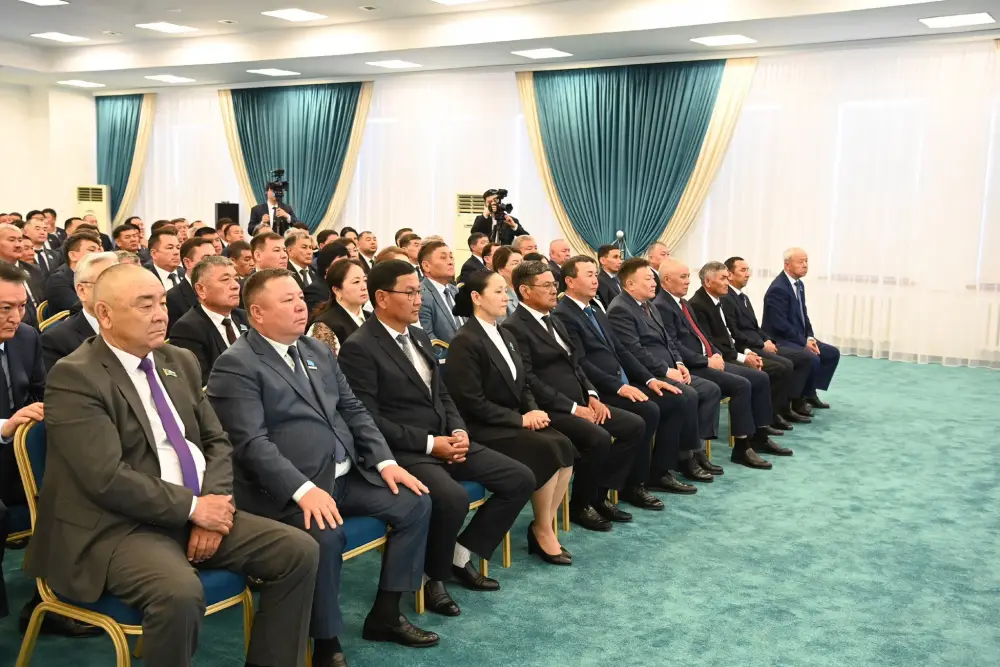 По поручению Главы государства Олжас Бектенов представил активу Кызылординской области нового акима региона (7)