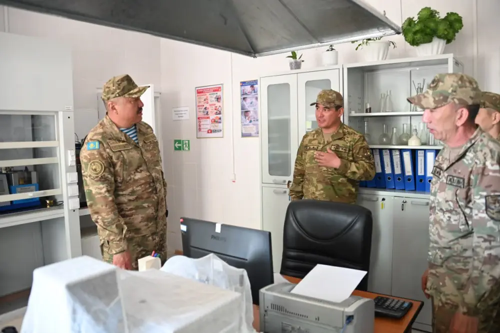 В Абайском гарнизоне обсудили развитие эксплуатационных подразделений армии (5)