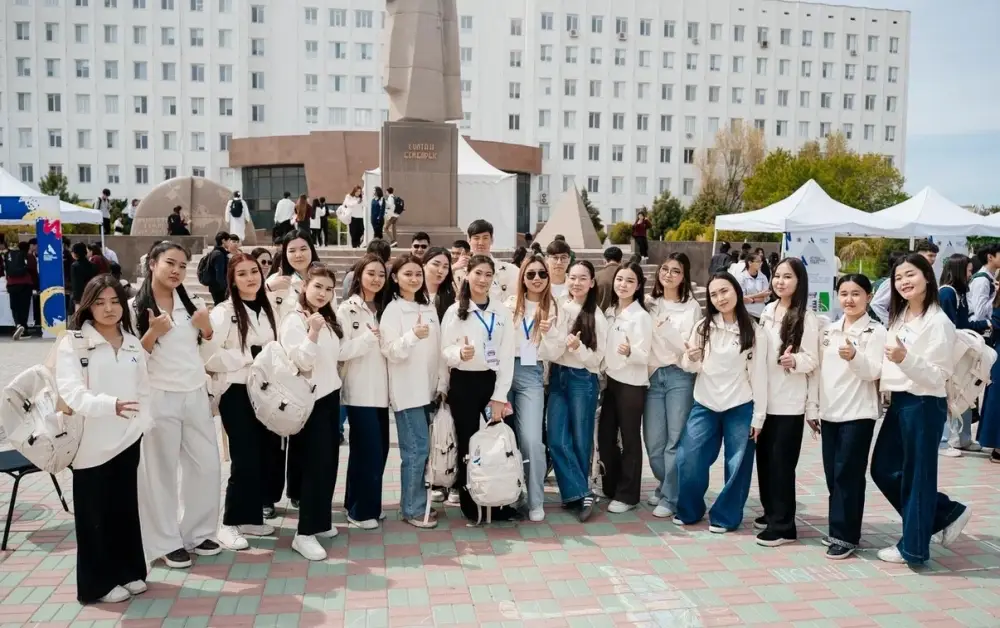 В Атырау прошел масштабный фестиваль волонтеров (9)