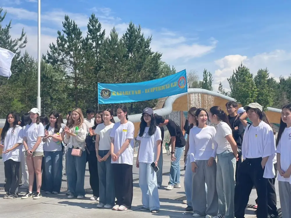 В столице прошла масштабная акция по предупреждению наркомании среди молодёжи (3)