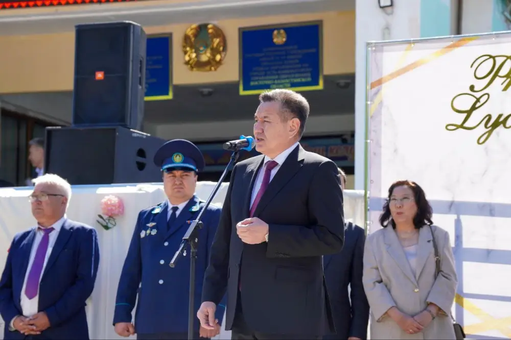 «Последний звонок» прозвенел в школах ВКО (3)