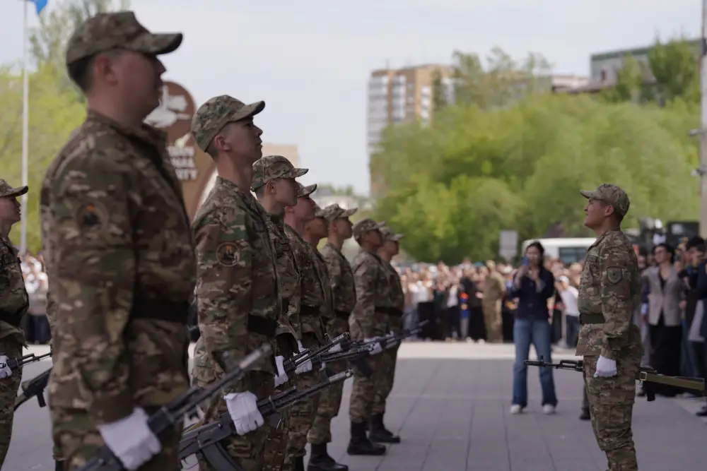 В Астане более 400 выпускников военной кафедры приняли присягу (5)