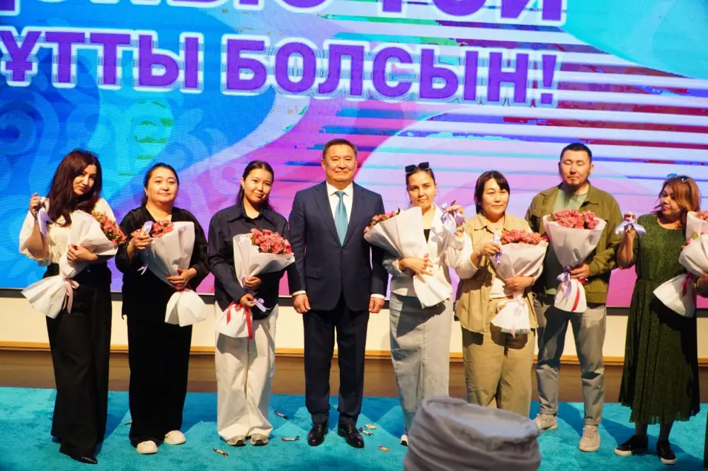 В г. Косшы еще 10 семей получили ключи от квартир (6)