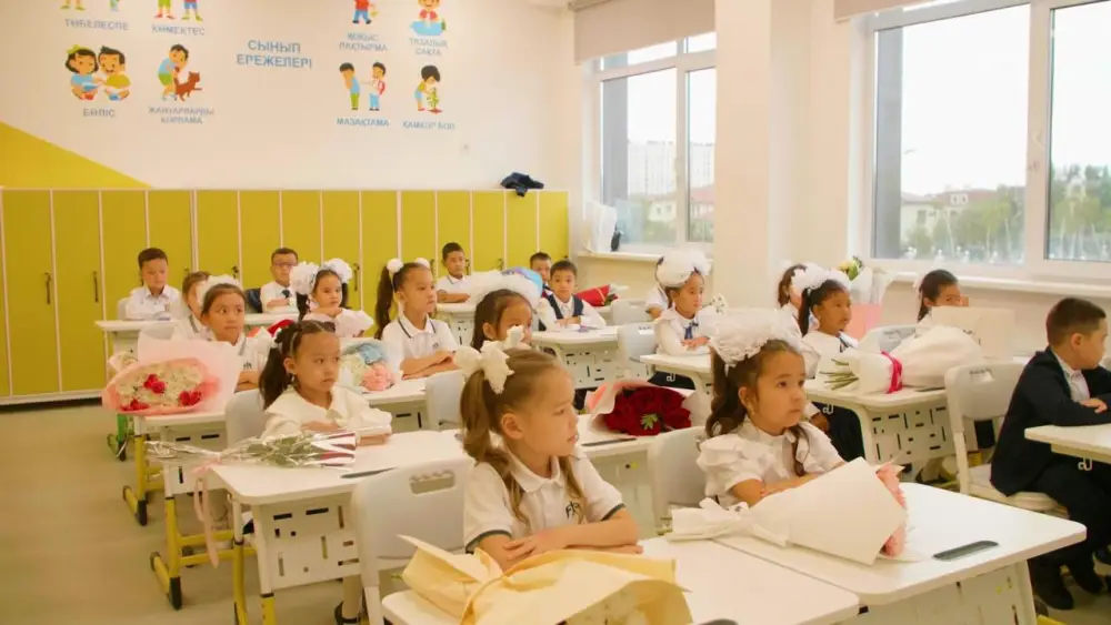 В школах Астаны подвели итоги учебного года едиными классными часами (5)