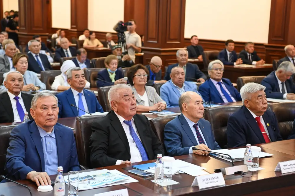 Состоялась областная научно-познавательная конференция, посвященная 80-летию Алмагуль Божановой (3)
