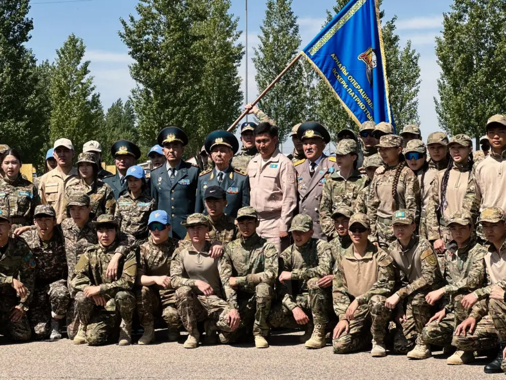 В Астане прошел военно-патриотический сбор молодежи «Айбын-2026» (2)
