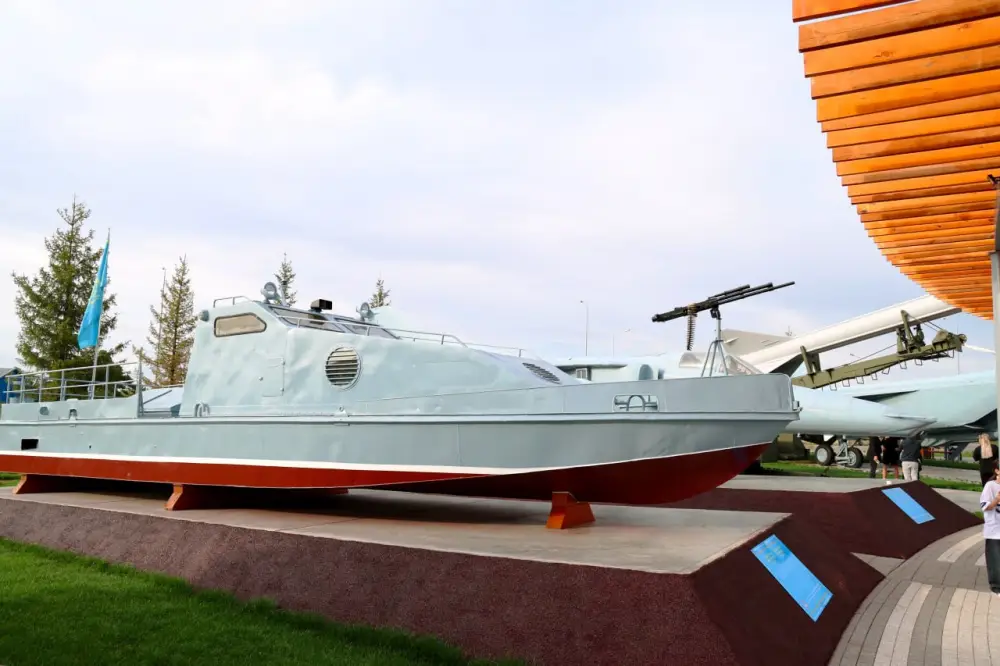 Министр обороны открыл филиал Военно-исторического музея в селе Родина (8)